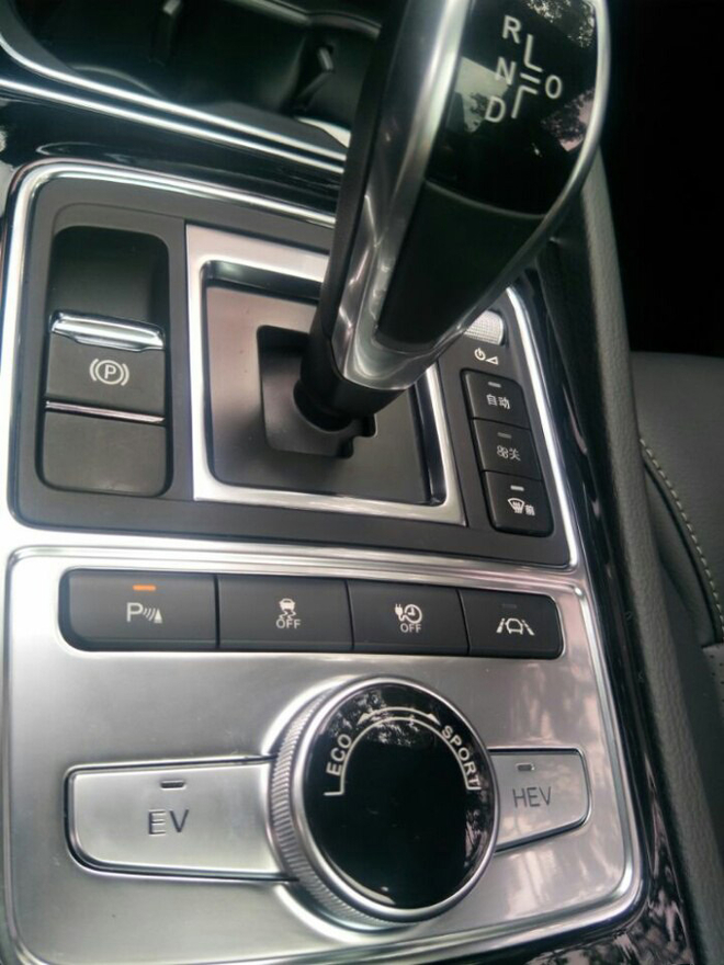 比亚迪宋7座混动版内饰曝光 配巨大屏幕