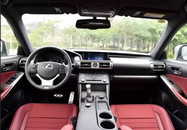 阿尔法·罗密欧SUV卖这个价 奥迪Q5奔驰GLC怎么看