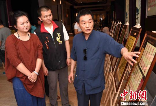 (记者 刘可耕)"记得小时受到惊吓,妈妈总会拿着一道符纸在我身上念念