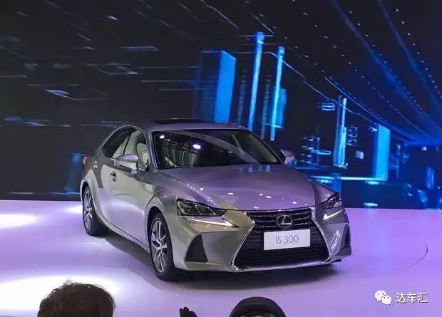 新款雷克萨斯IS300上市售32.49万起，降价增配