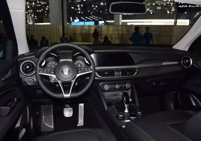 阿尔法·罗密欧SUV卖这个价 奥迪Q5奔驰GLC怎么看