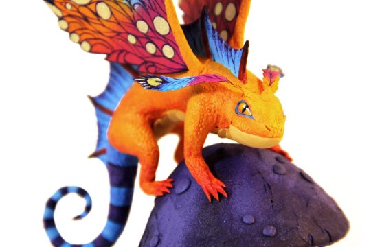 玩家自制魔兽粘土手办精灵龙光明之翼