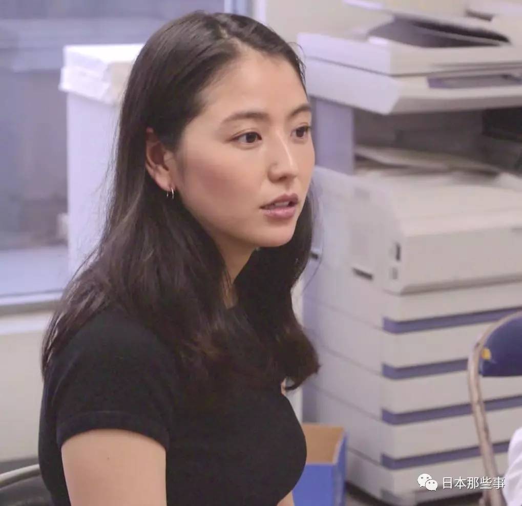 长泽雅美的魅力不光是腿笑容和演技一样闪耀