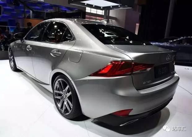 新款雷克萨斯IS300上市售32.49万起，降价增配