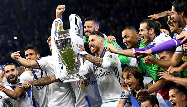 皇马队员庆祝夺冠.视觉中国