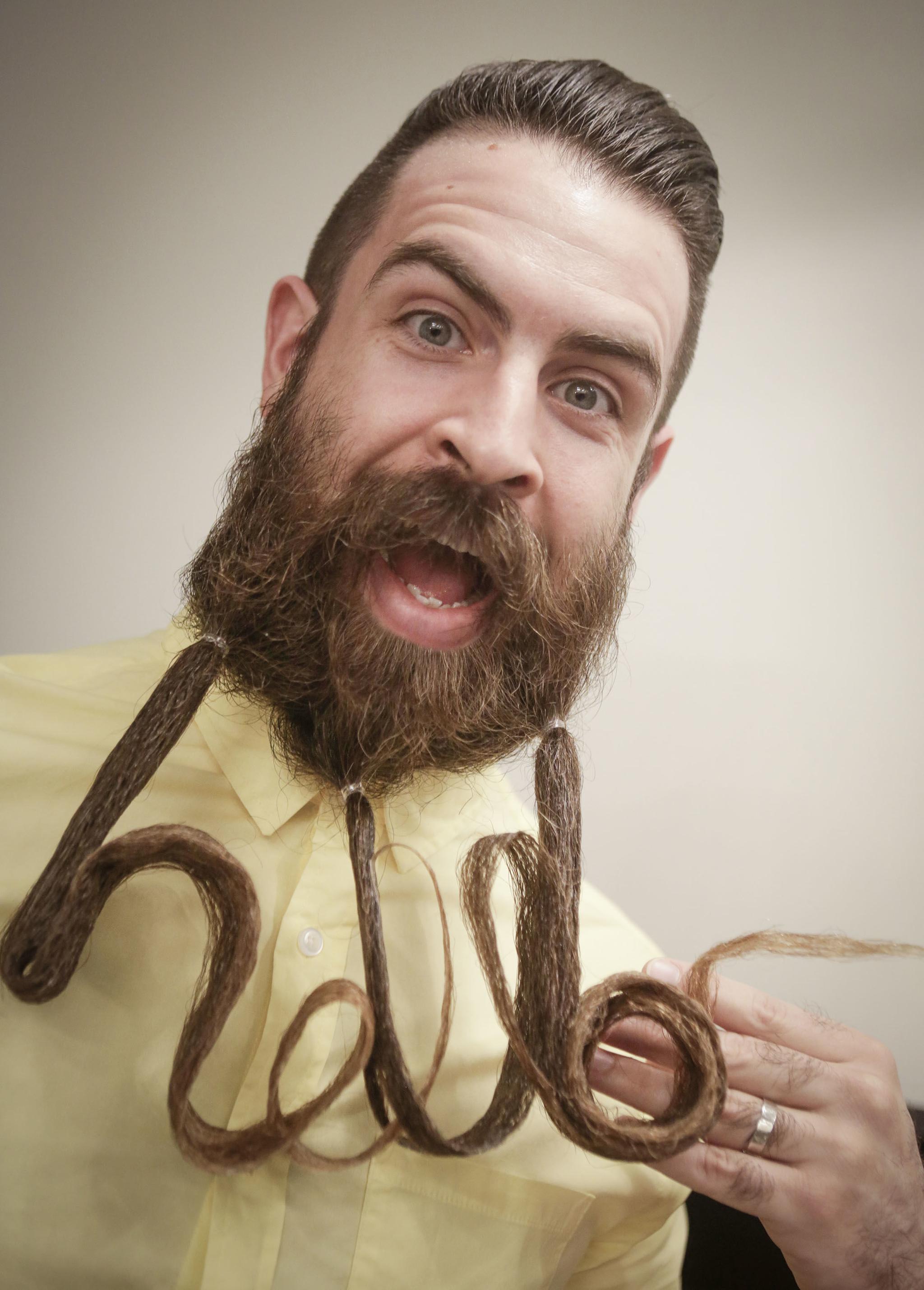 温哥华举行胡子选美大赛 女性也来参赛了