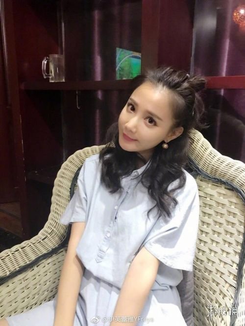 天蚕土豆娇妻伊芙蕾雅婚后晒美照修长美腿太吸睛