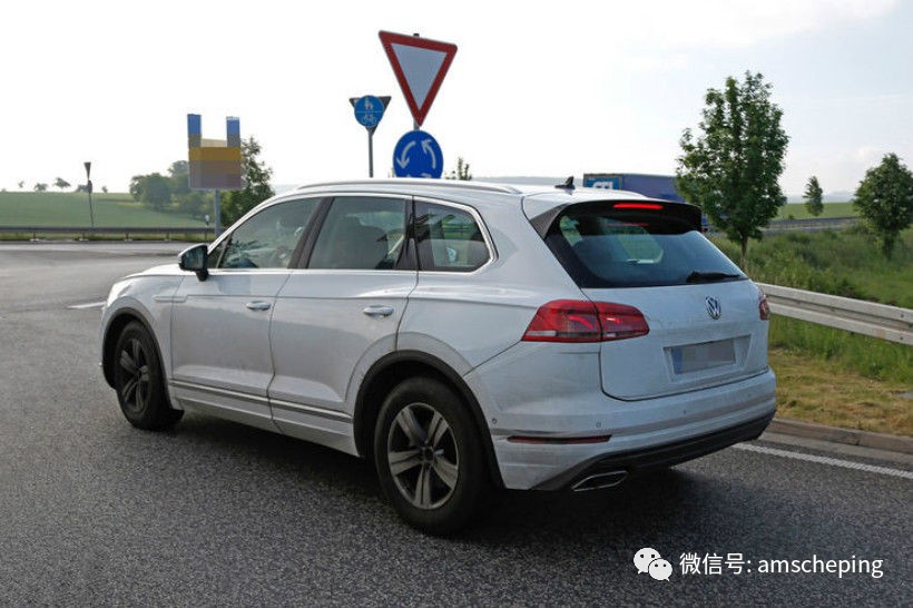 和宾利添越同平台，大众全新途锐低伪谍照曝光