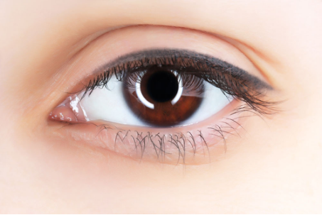 一般情况下,正常人的眼睛2～6秒就眨一次,每个眨眼动作需要03～0