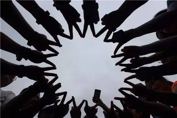 不曾并肩作战何以携手同行记24小时接力跑