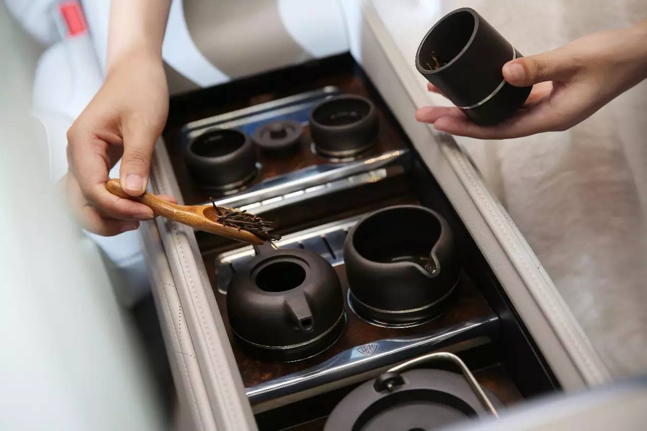 奔驰新增“泡茶”黑科技，是装逼还是接地气？