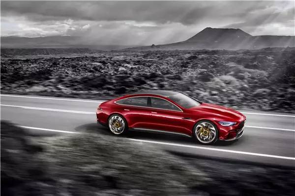 【小新说车】驾驭着奔驰性能怪兽，却谈起了养生