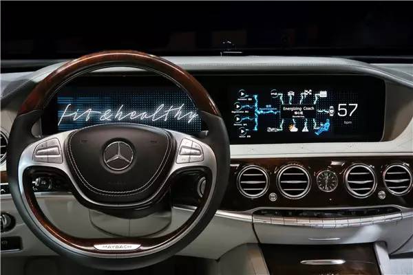 【小新说车】驾驭着奔驰性能怪兽，却谈起了养生