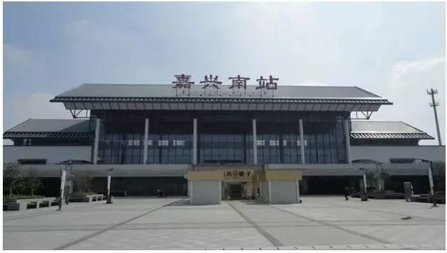 只有嘉善和嘉兴市通铁路,如果要去平湖,先坐高铁在嘉善南站下车(上次