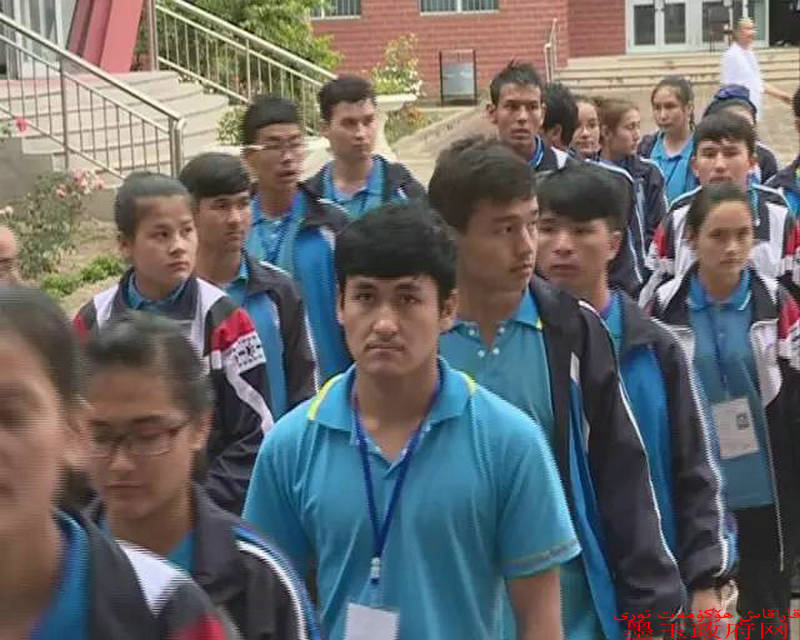 墨玉县:高考第一天顺利结束