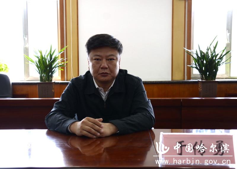 呼兰区政府区长于传勇向媒体介绍了呼兰区创城工作开展情况.