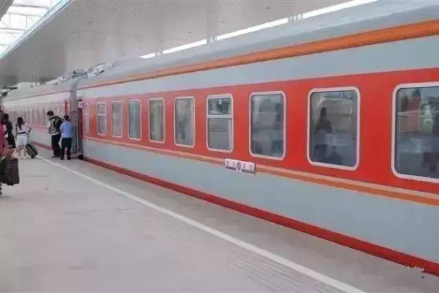 "蓝皮车"是中国空调特快列车的代表.