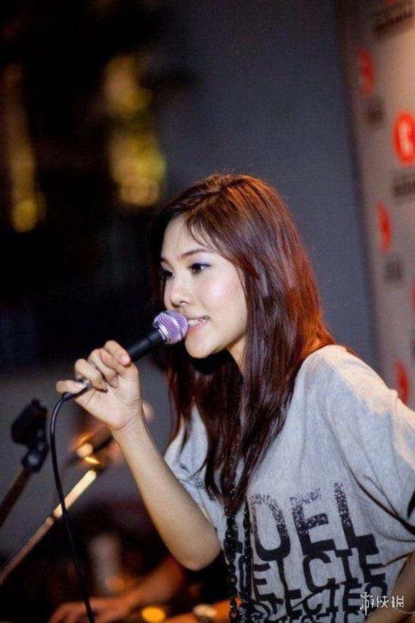 bell nuntita性别(曾经是男性)在泰国达人秀里凭借扎实的基本功与富有