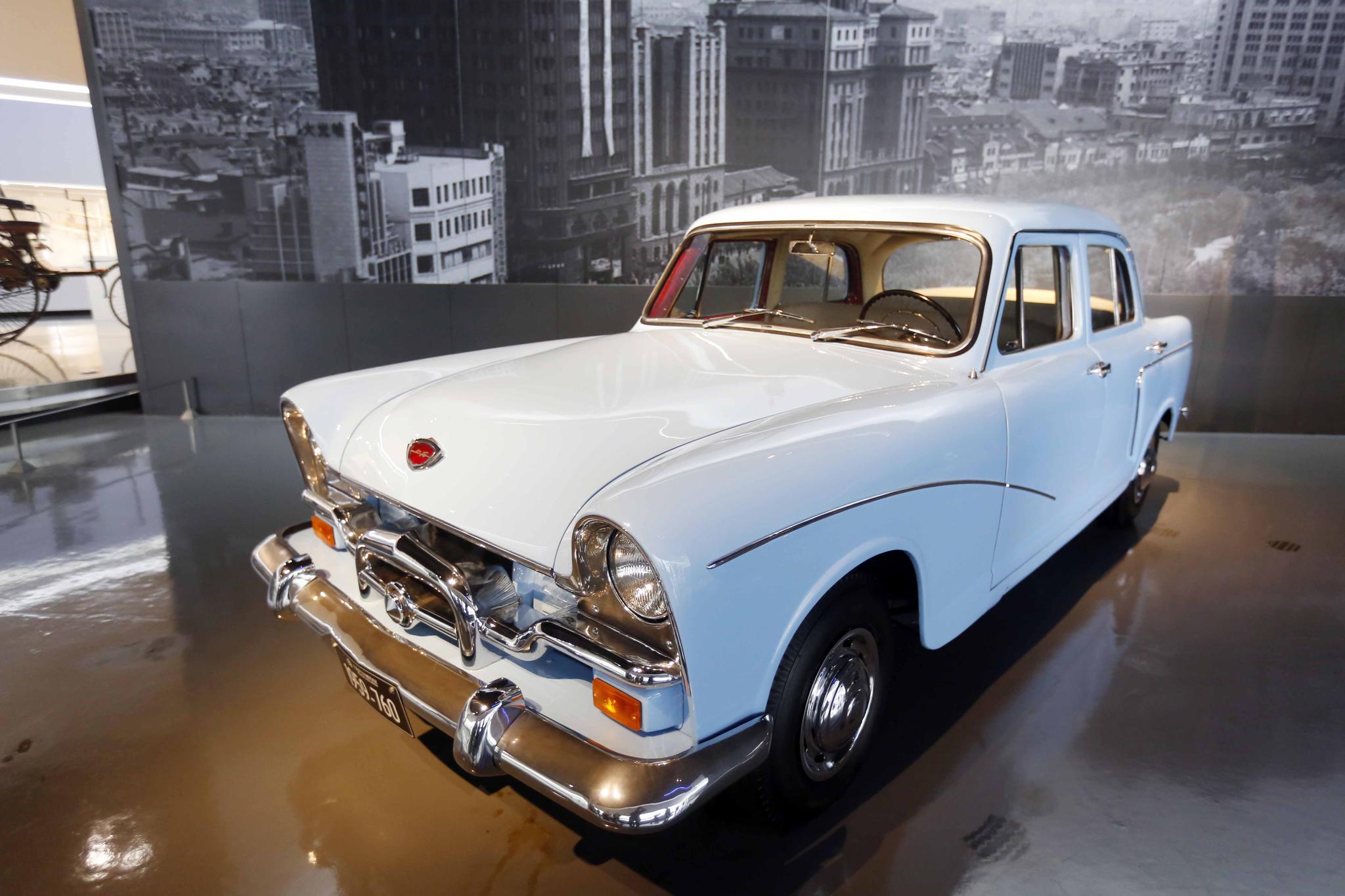 见证百年历史,最早的汽车竟是一辆奔驰三轮车