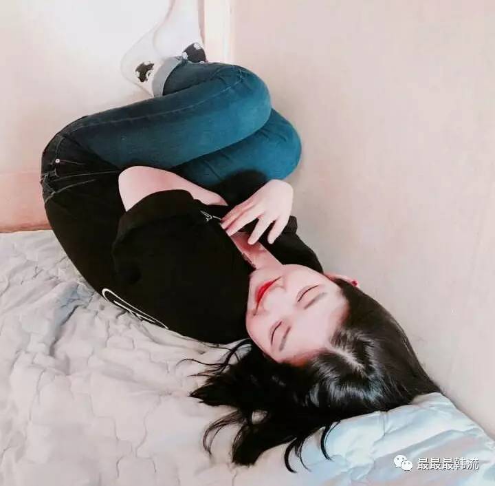 父母亲人连环上吊自杀后…十几岁的她竟然也开始PO上吊照了!