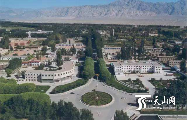 万名大学生说新疆马兰基地曾经风吹人跑如今时代广场