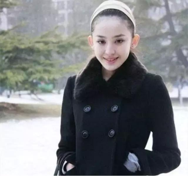 翻看古力娜扎北电生活旧照,周冬雨的绿领子亮了