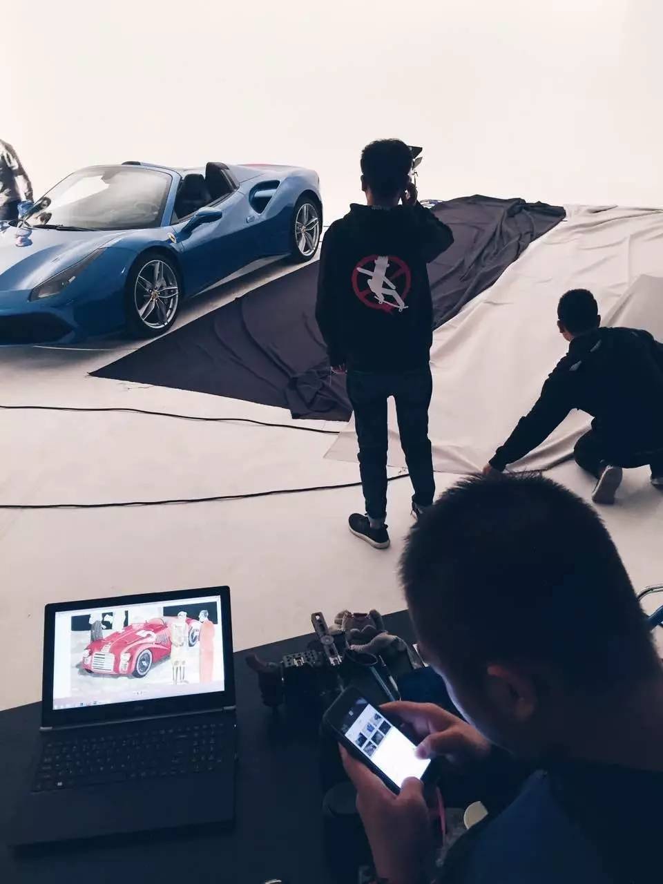 “幕后曝光” 老海报 新玩法