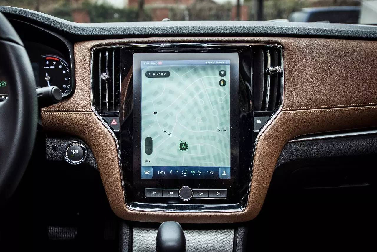 ​10万左右论省油、空间、配置，这台国产车的实力连日系车都无话可说！