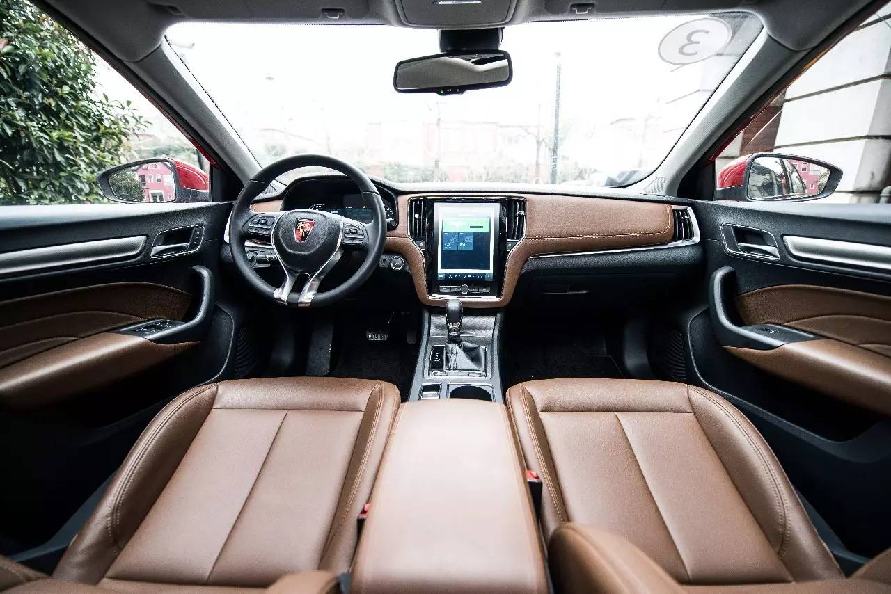 ​10万左右论省油、空间、配置，这台国产车的实力连日系车都无话可说！