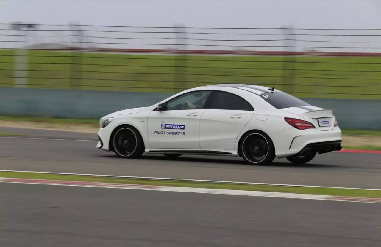 锦程说车丨论一条运动型高性能轮胎的炼成