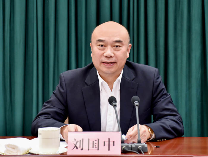 刘国中在讲话中指出,要进一步提高思想认识,切实增强全面推行河长制