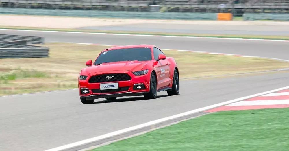 锦程说车丨论一条运动型高性能轮胎的炼成