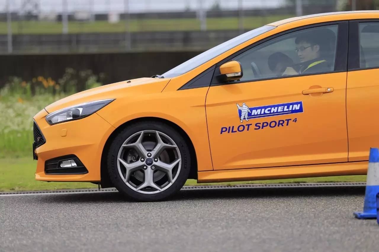 锦程说车丨论一条运动型高性能轮胎的炼成