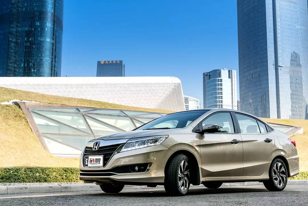 15万买顶配，这些车的配置堪比豪华品牌！