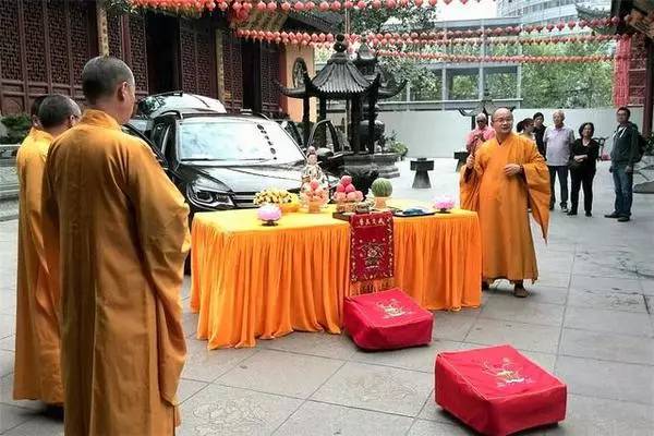 最常见购车后“讨巧”习俗，你最不能忍受哪一个？