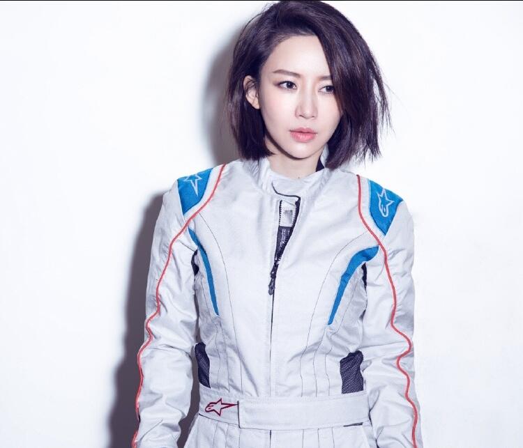 美女勇密!九球天后微博祝贺勇士夺冠