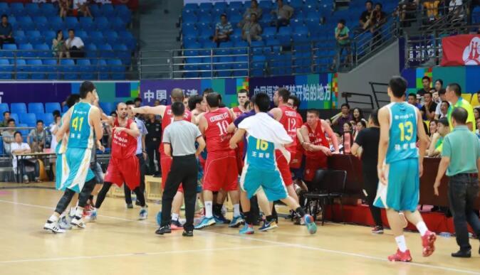 福建队热身赛中爆发冲突