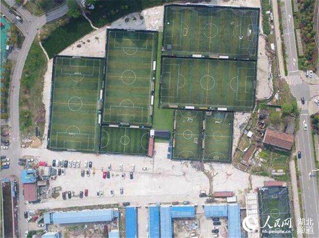 据了解，按照市国土资源和规划局的规划，该足球场所在地用途为城市绿化用地。