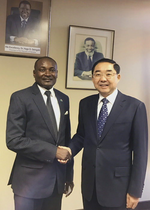 张永利会见纳米比亚环境与旅游部部长