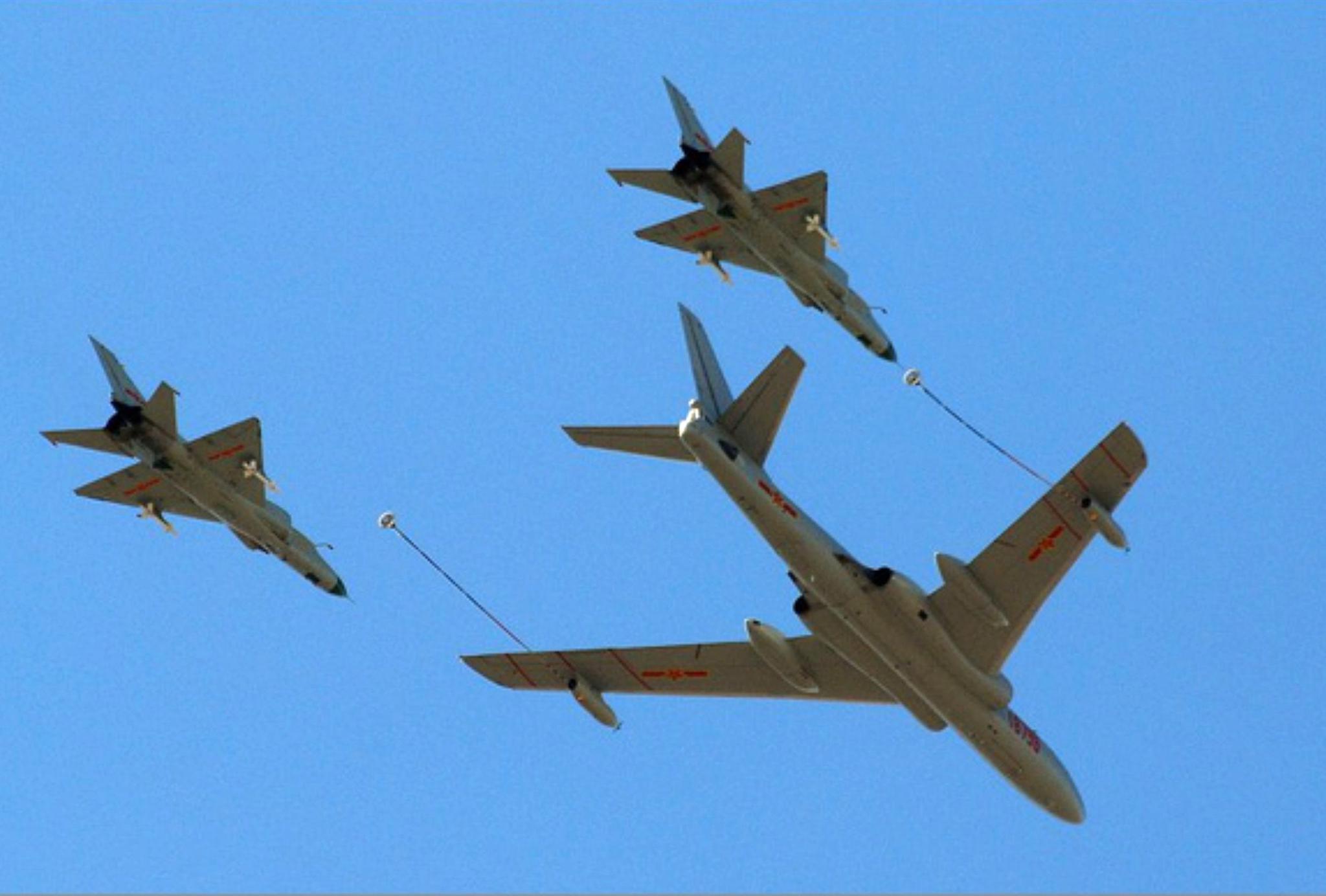 疑似运-20加油型现身陕西阎良机场(图)