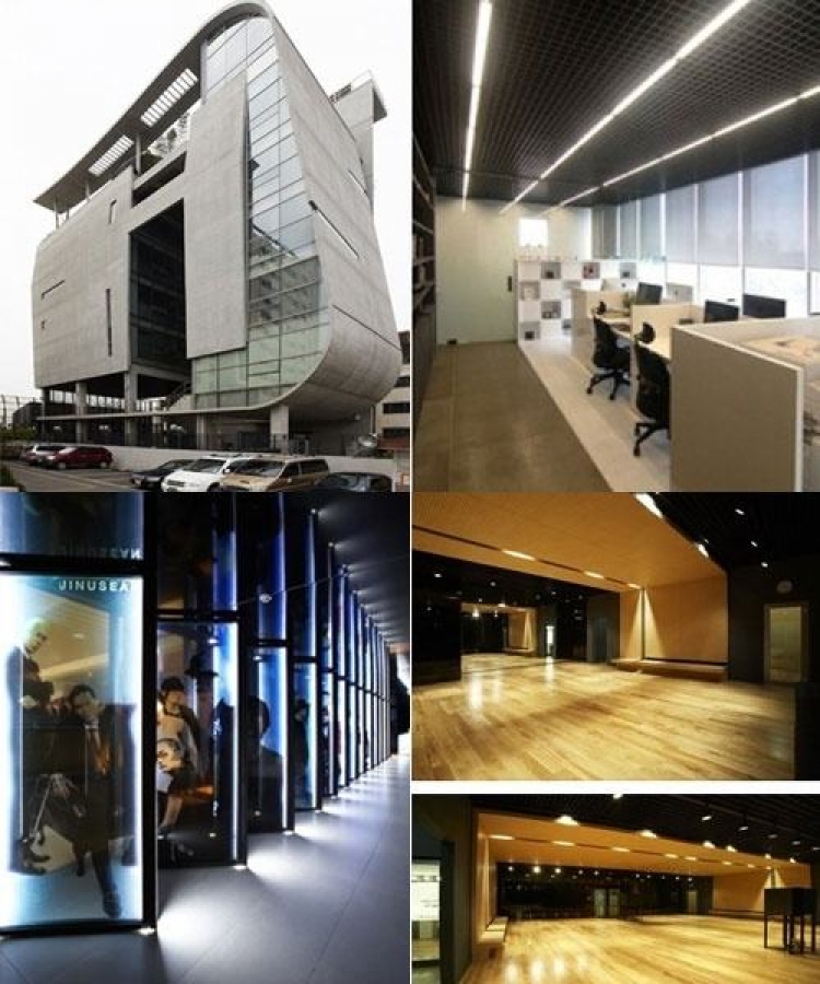 至于练习室,跟上一家比略简陋对了,yg最出名的是食堂,杨贤硕社长曾在