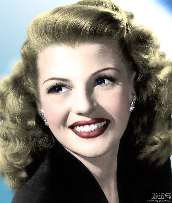 八,奥黛丽·赫本1929年5月4日出生于比利时布鲁塞尔,英国电影和舞台剧