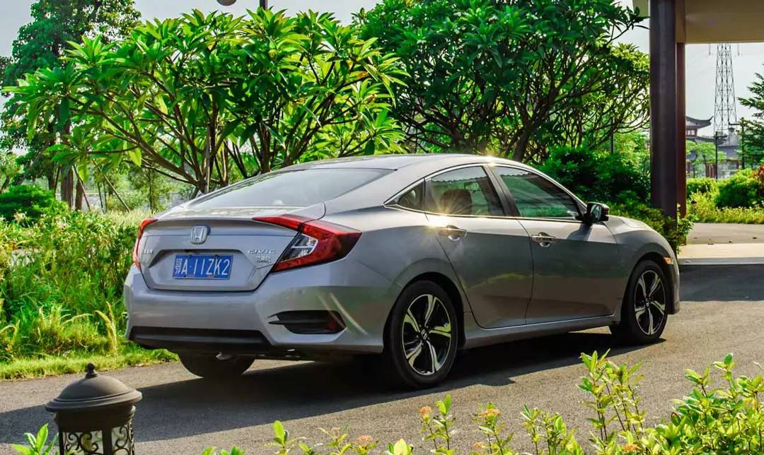 10多万的轿车该怎么选？上月销量最好！