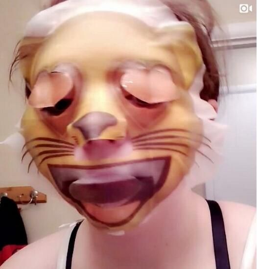 emoji面膜问世!说好的可爱遇到真人秀就丑哭了