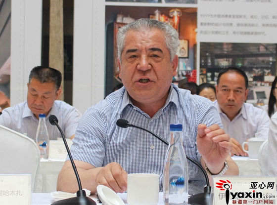 乌鲁木齐市委副书记,市长伊力哈木·沙比尔致辞.