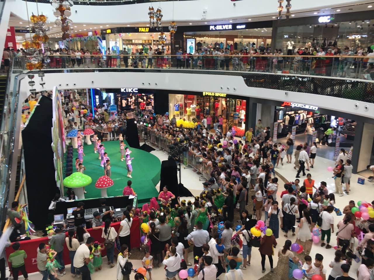 颍泉万达开业第二天依旧万人空巷全场爆满