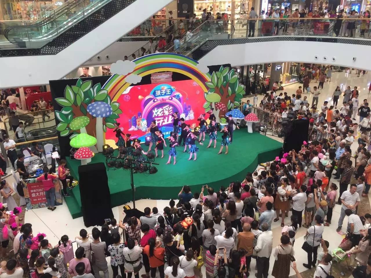 颍泉万达开业第二天依旧万人空巷全场爆满