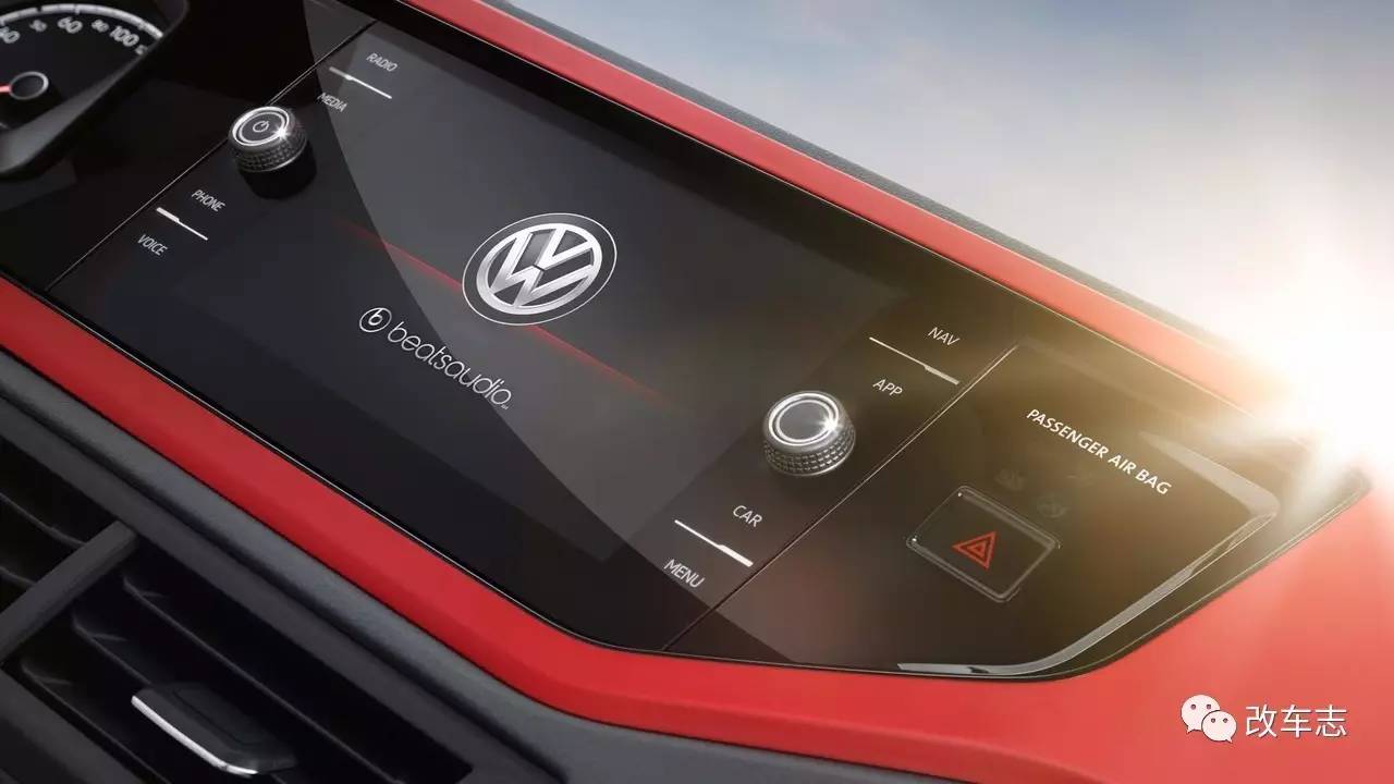大众终于良心发现了，10几万的POLO装了30几万车才有的配置！