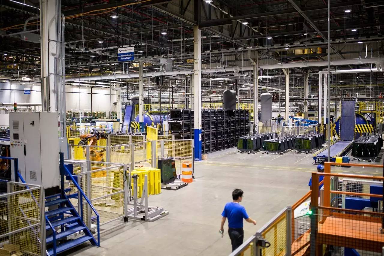 央视评论对曹德旺们在美国的烦恼不必幸灾乐祸