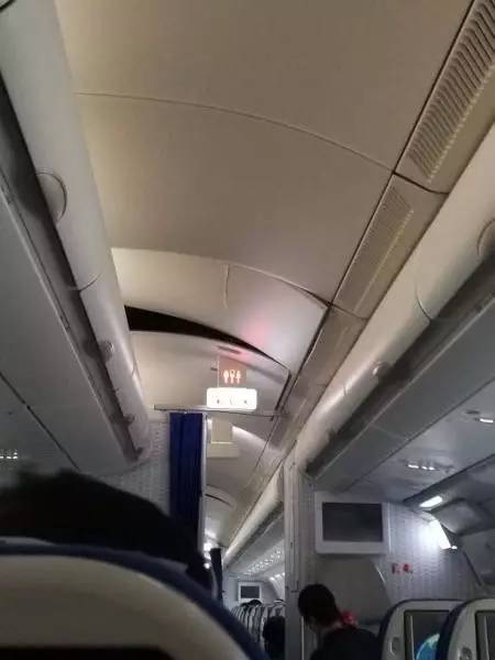 飞机自由落体乘客飞出座位空姐都哭了昨天这架飞机发生了什么
